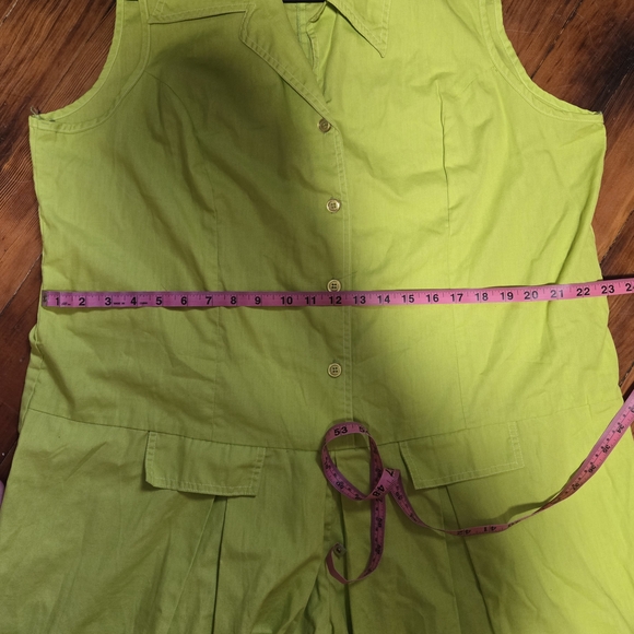 Sleeveless Lime Green Button-Up Top - Picture 6 of 8